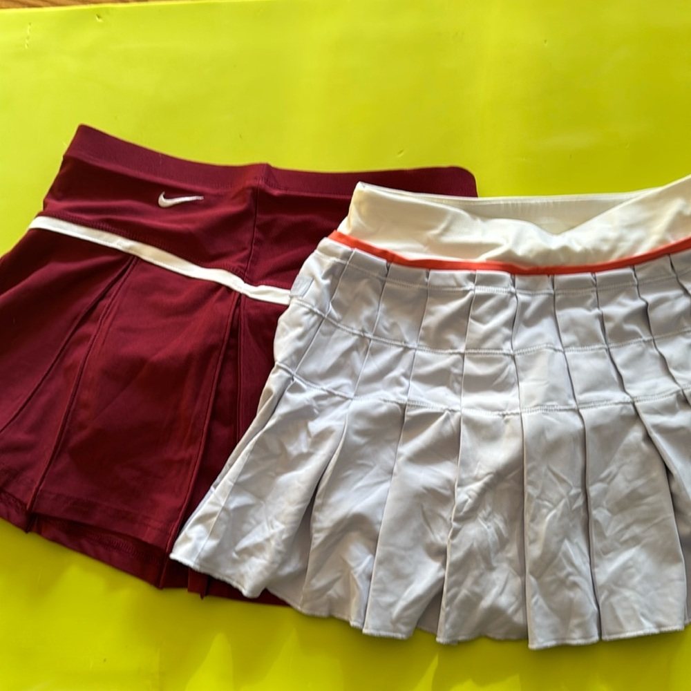 Lot of 2 Nike tennis skirt/skort with built in shorts size S